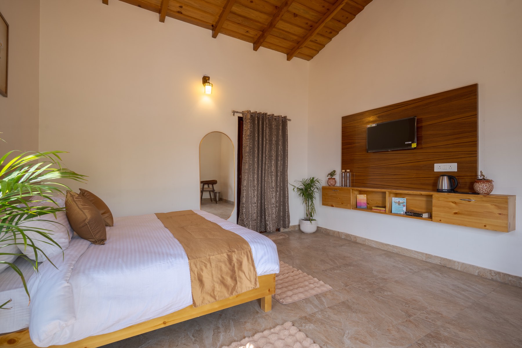 Double room with TV wall