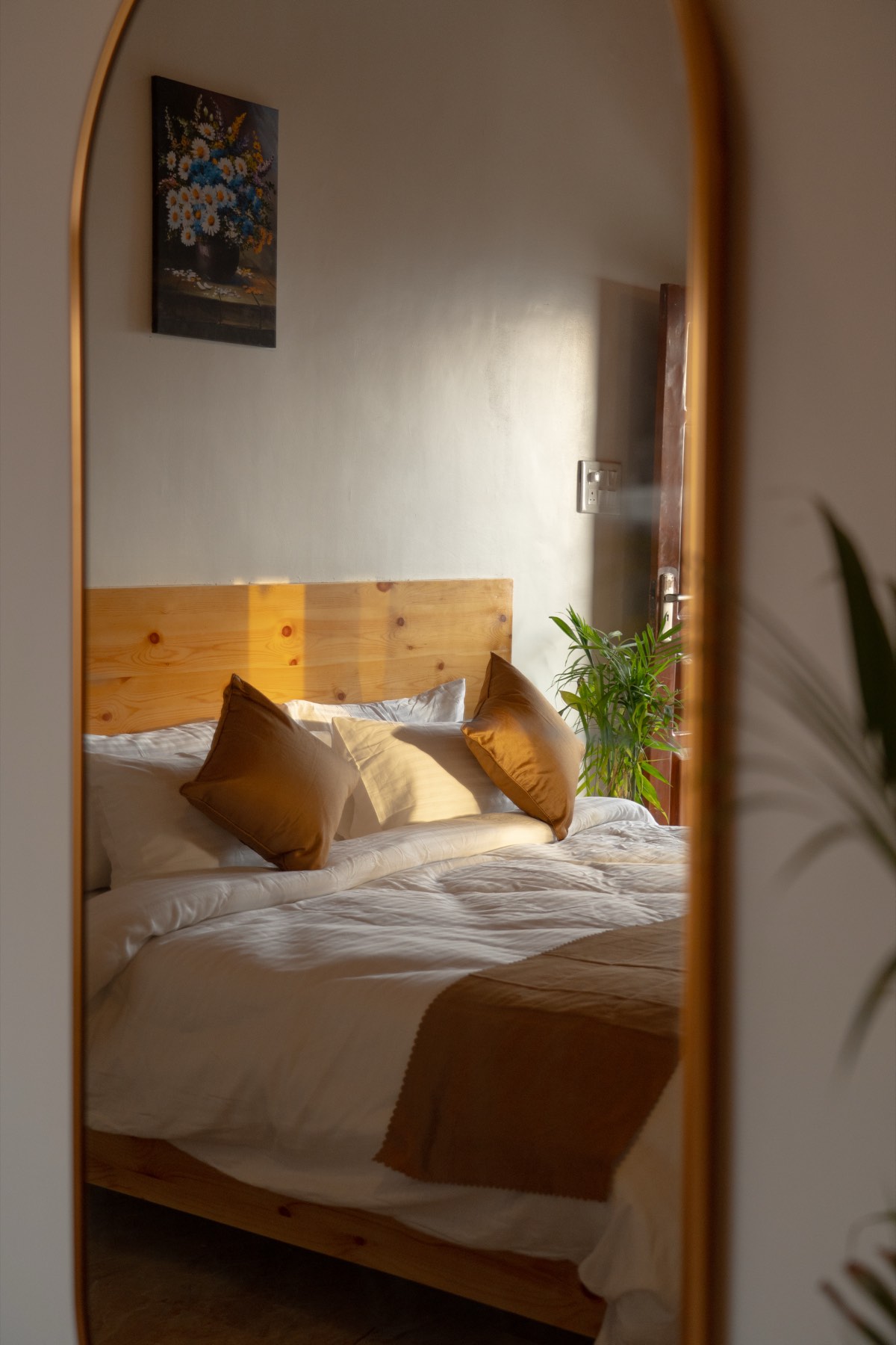 Cozy wood-panelled double room